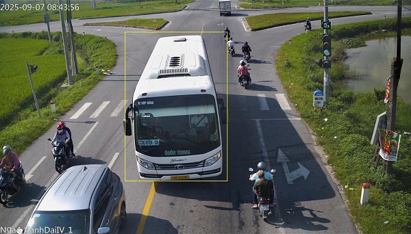 박닌에서 과태료를 부과받은 차량 소유주. 사진: 박닌 공안