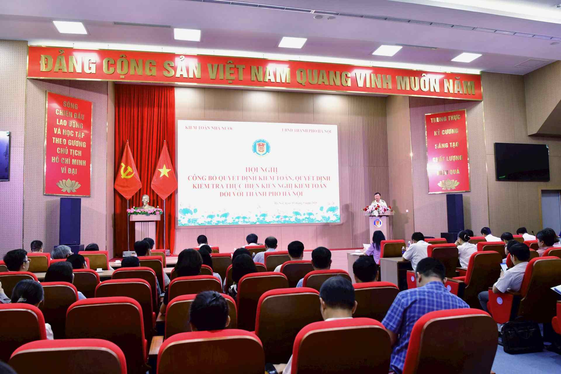 会議の様子。写真:Nguyen Ly