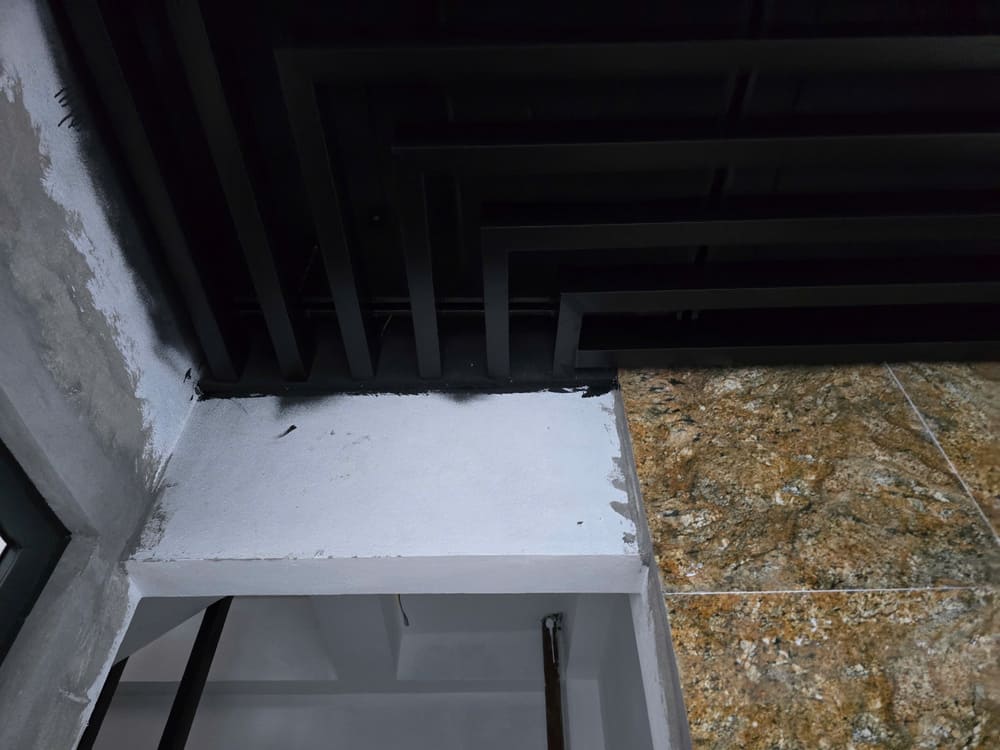 It is necessary to note some basic things to effectively paint aluminum ceiling frames at home. Photo: Tuan Dat