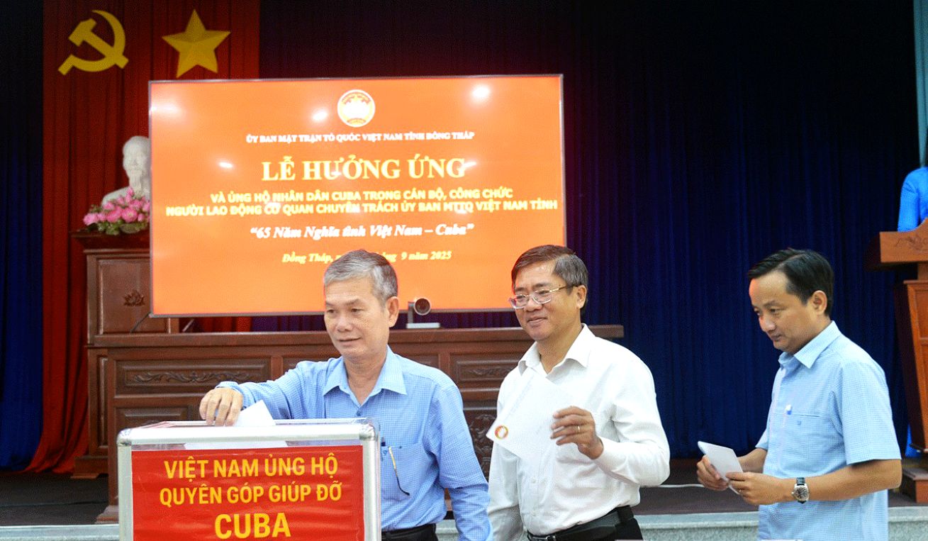 Ngay tai le huong ung va ung ho nhan dan Cuba, can bo cong nhan vien chuc Uy ban Mat tran To quoc Viet Nam tinh Dong Thap da truc tiep dong ung ho. Anh: Cong thong tin dien tu tinh Dong Thap