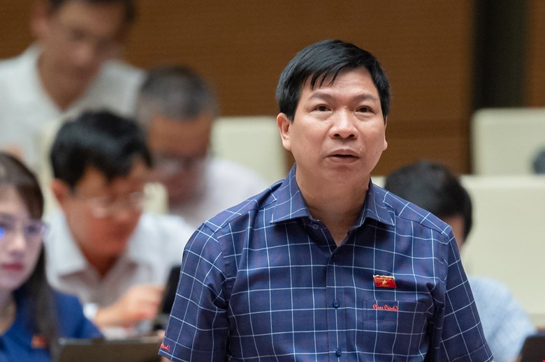 쩐반특 씨에 대한 국회의원 임무 및 권한 일시 정지. 사진: Quochoi.vn