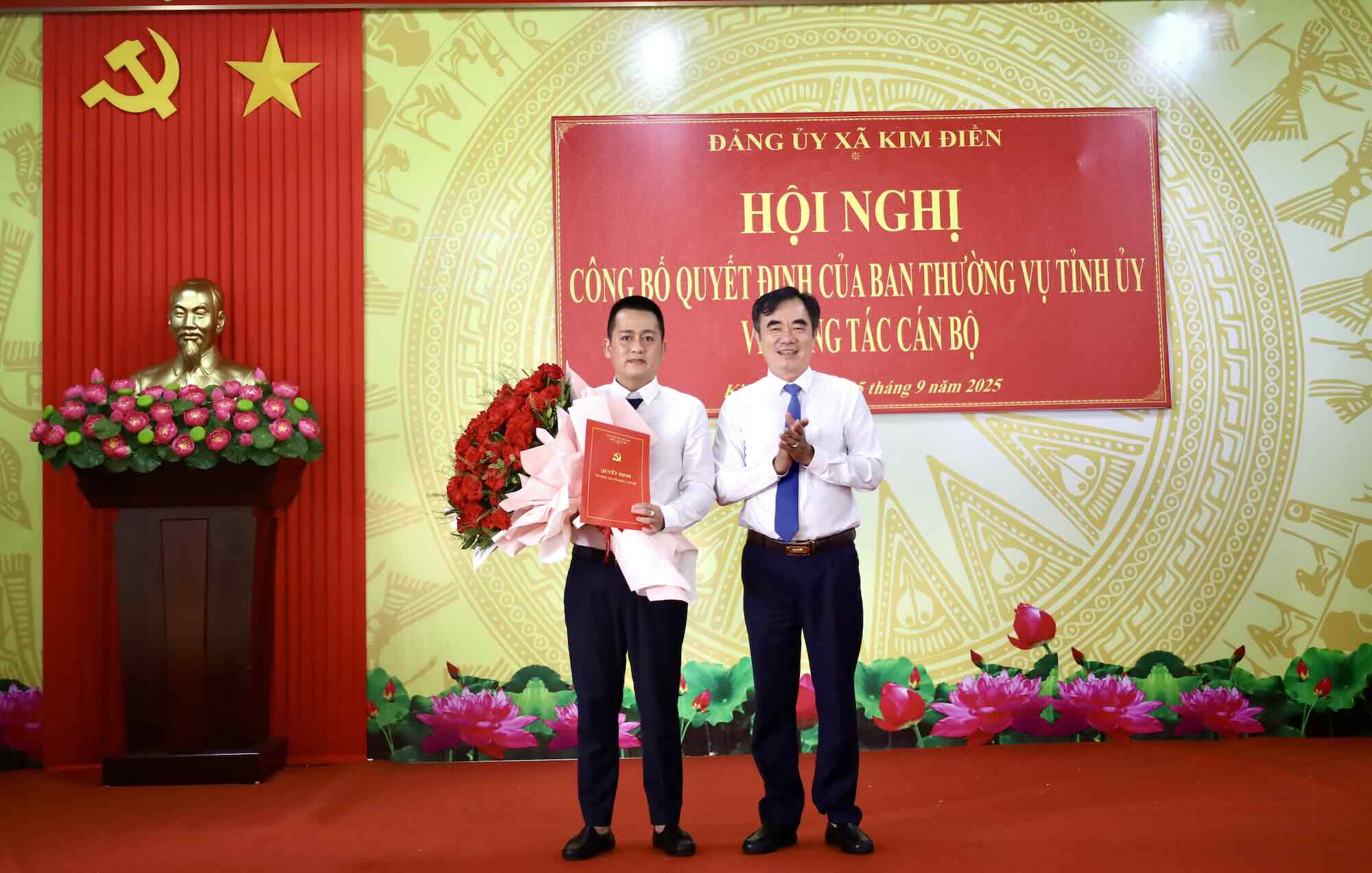 Tran Manh Hung 씨는 꽝찌성 Kim Dien 면 당위원회 부서기 직책을 맡고 있습니다. 사진: Van Anh