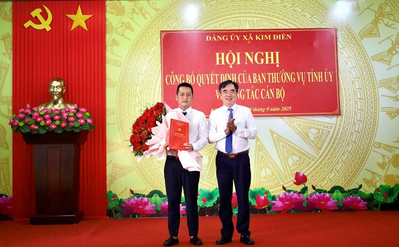 Mr. Tran Manh Hung holds the position of Deputy Secretary of the Party Committee of Kim Dien commune in Quang Tri. Photo: Van Anh