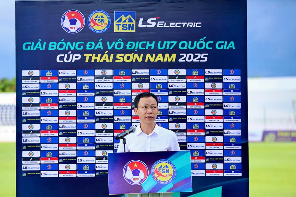 Ong Nguyen Minh Chau phat bieu khai mac giai. Anh: Huu Pham