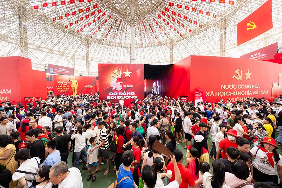 The National Achievements Exhibition leaves its mark with unprecedented numbers. Photo: Linh Nguyen