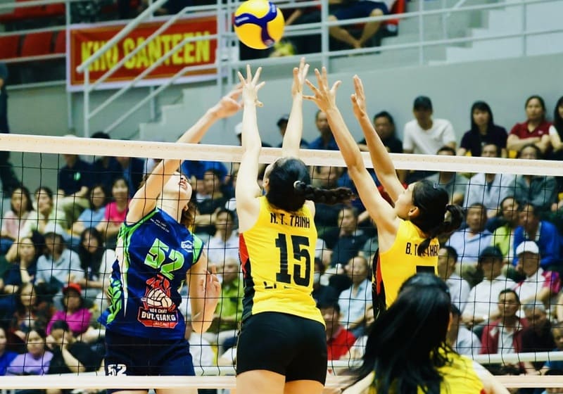 The national volleyball championship is always of interest and support to fans. Photo: VFV