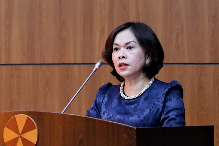 Ba Vang Thi Binh - Tan Pho Bi thu (chuyen trach) Dang uy cac co quan Dang tinh phat bieu nhan nhiem vu. Anh: Cong thong tin dien tu tinh Dien Bien