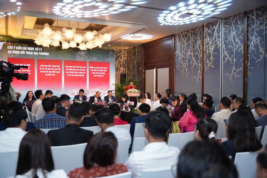 Seance speciale 'Architecture constructive - les entreprises s'epanouissent' au Forum economique prive 2025 qui s'est tenu le 15 septembre. Photo : Tuyet Lan