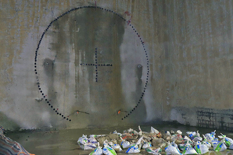 Sau khi hoan thanh chang khoan dai 1.353m/2.592m tu ga S9 - Kim Ma, TBM mang ten “Tao bao” da den duoc ga S10.