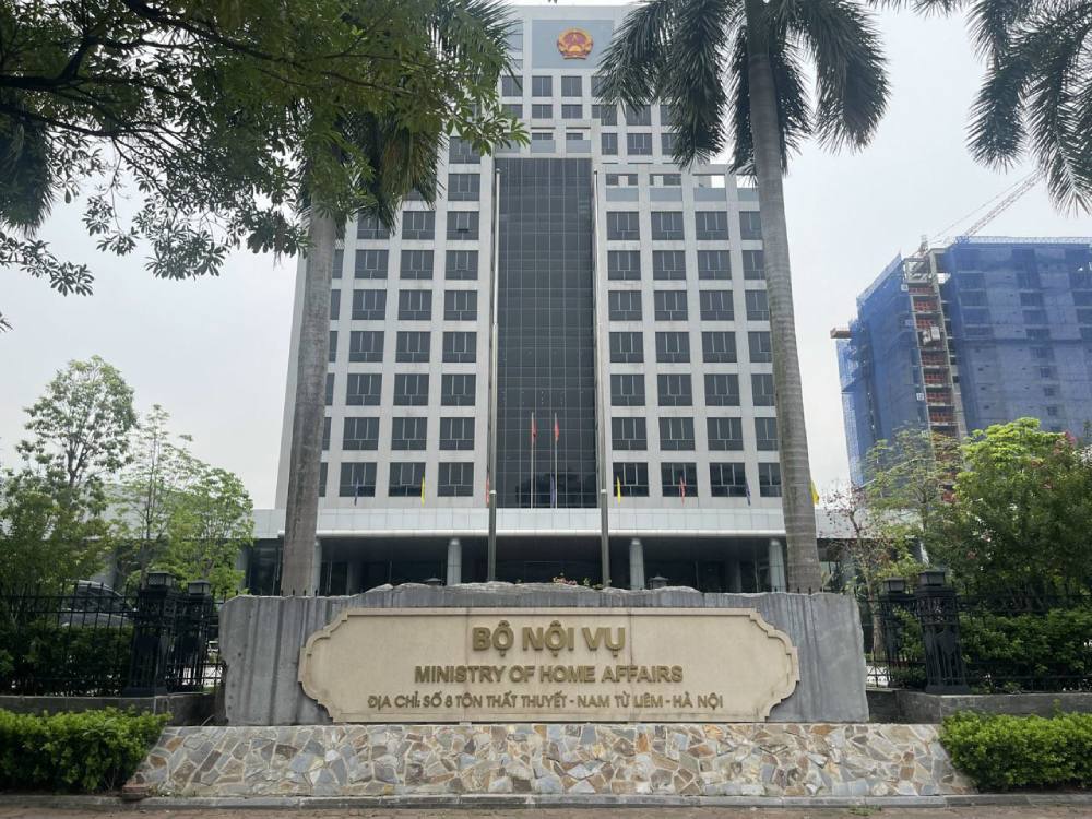 내무부 관리 범위 내에서 생산 및 사업 활동과 관련된 행정 절차를 간소화하고 삭감합니다. 사진: 내무부