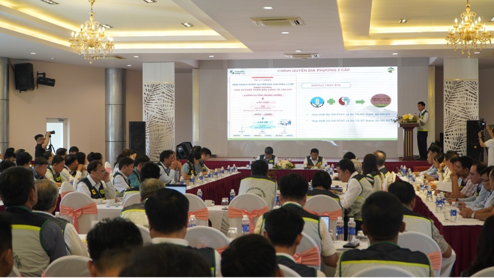 Speaking at the Conference "Evaluating the effectiveness of agricultural and community agricultural promotion activities in implementing the 2-level local government model in the provinces of the Mekong Delta. Photo: Nguyen Anh