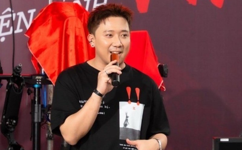 Tran Thanh talks about making films. Photo: Provided by the film crew