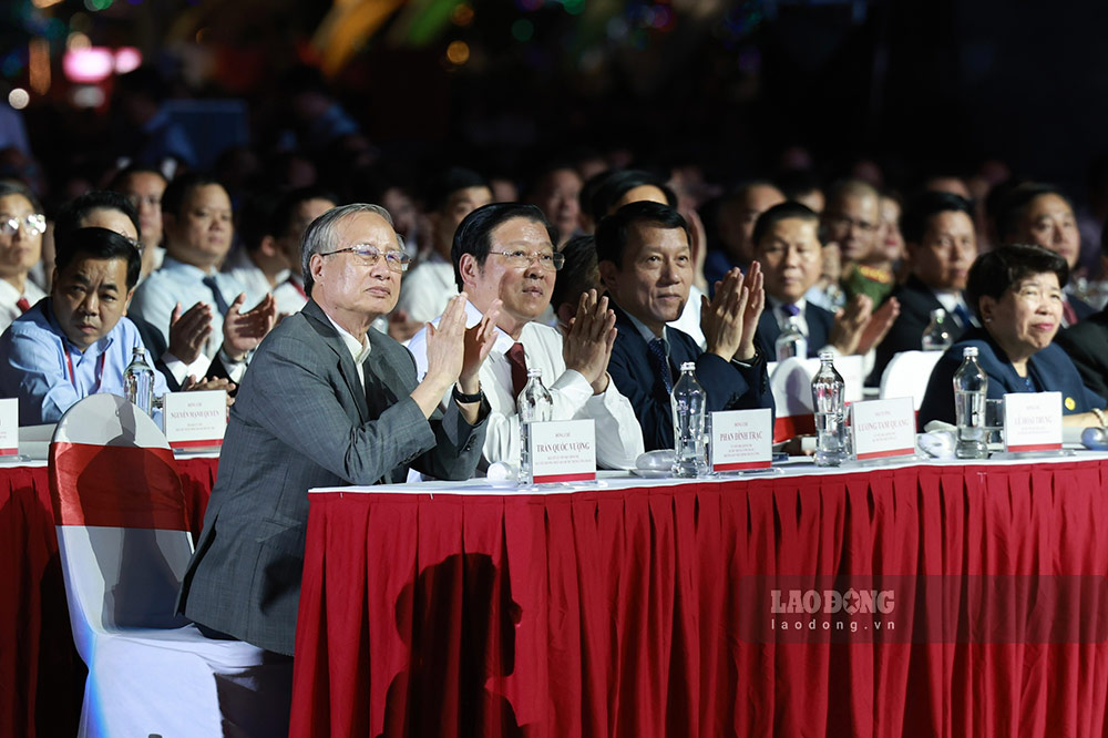 Cac dai bieu du le be mac trien lam thanh tuu dat nuoc toi 15.9. Anh: Hai Nguyen