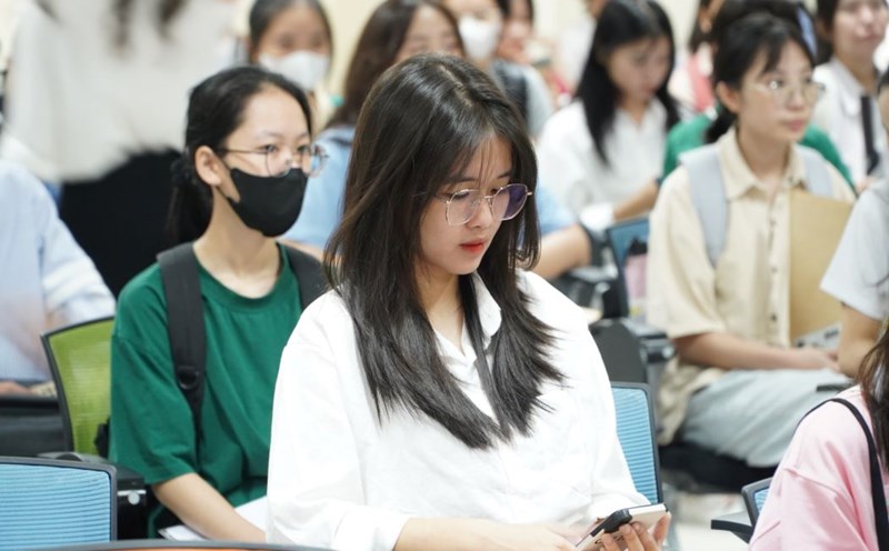 Of the 74 majors with benchmarks based on high school graduation exam scores from 28/30 or higher, there are 50 pedagogical majors. Photo: Van Trang