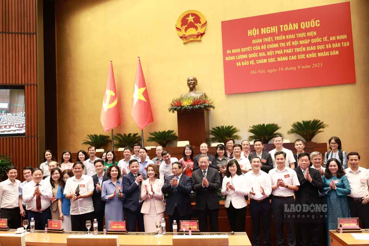 Tong Bi thu To Lam va cac dai bieu tai Hoi nghi. Anh: Hai Nguyen