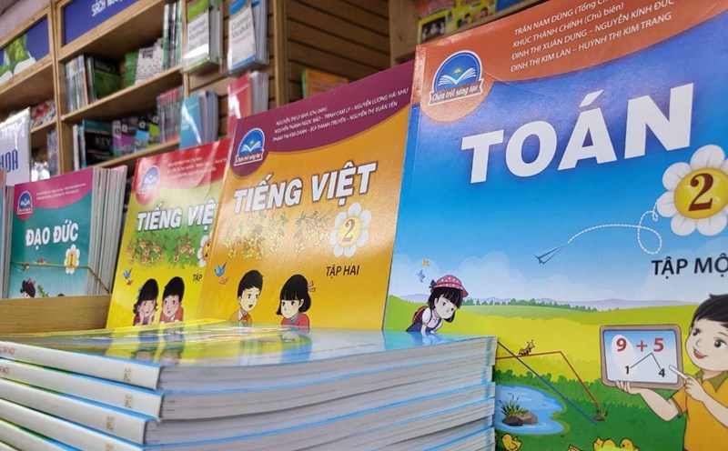 The Government requires the provision of a unified set of textbooks nationwide from the 2026-2027 school year. Photo: My Ly