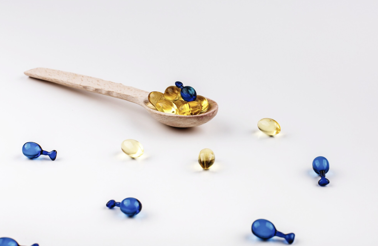 ビタミンを過剰に摂取すると、健康に不利な利点と害があります。写真:トゥイ・ズオン