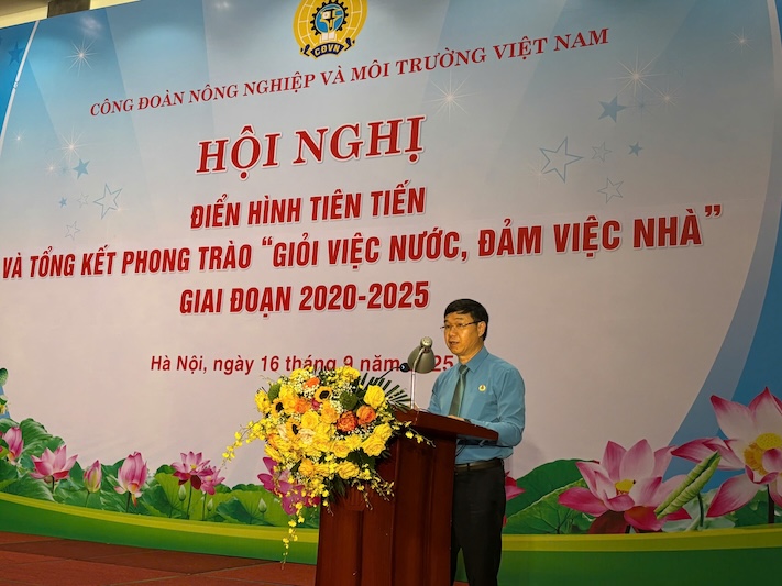 Ong Nguyen Ha Xuyen - Chu tich Cong doan Nong nghiep va Moi truong Viet Nam khai mac Hoi nghi. Anh: Huong Mai