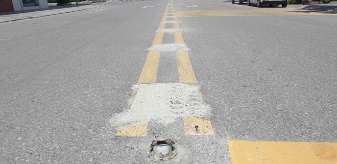 Vừa làm xong đã cắt bỏ hàng rào phân làn giao thông ở Hạ Long: Quá lãng phí