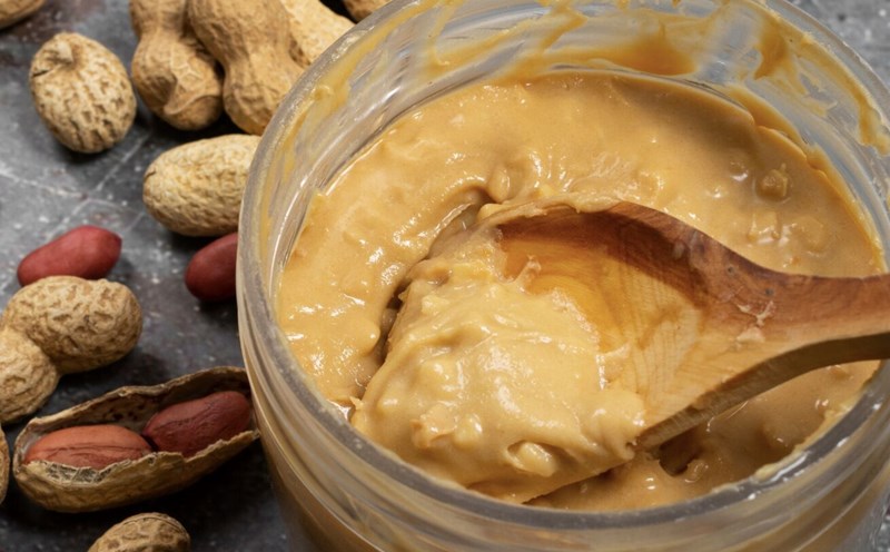 Check the ingredients of peanut butter and avoid adding. Photo: Thuy Duong