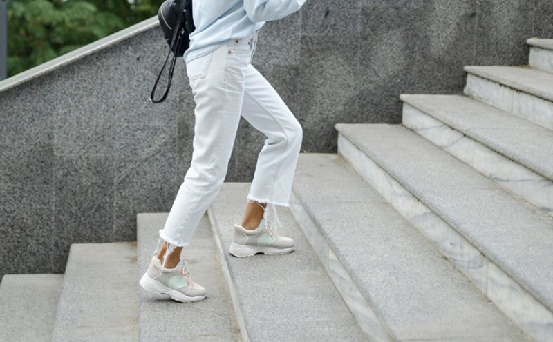 Climbing stairs, simple but effective activities. Photo: Thuy Duong