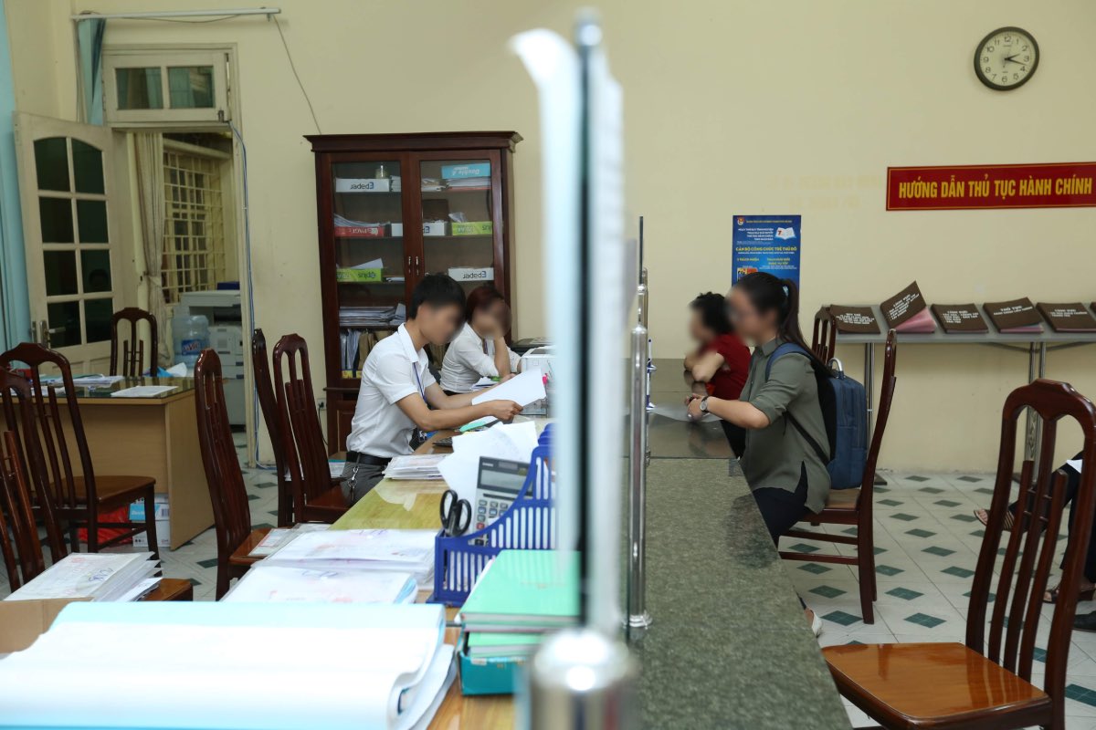 省の公務員がコミューンに転勤する際の手当の支払いに関する情報は、読者の関心を集めています。写真:ハイ・グエン