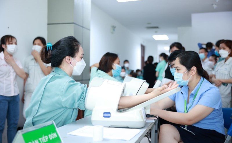 According to Resolution 72, by 2030, people will be exempted from hospital fees at a basic level within the scope of health insurance benefits according to the roadmap. Photo: Hai Nguyen