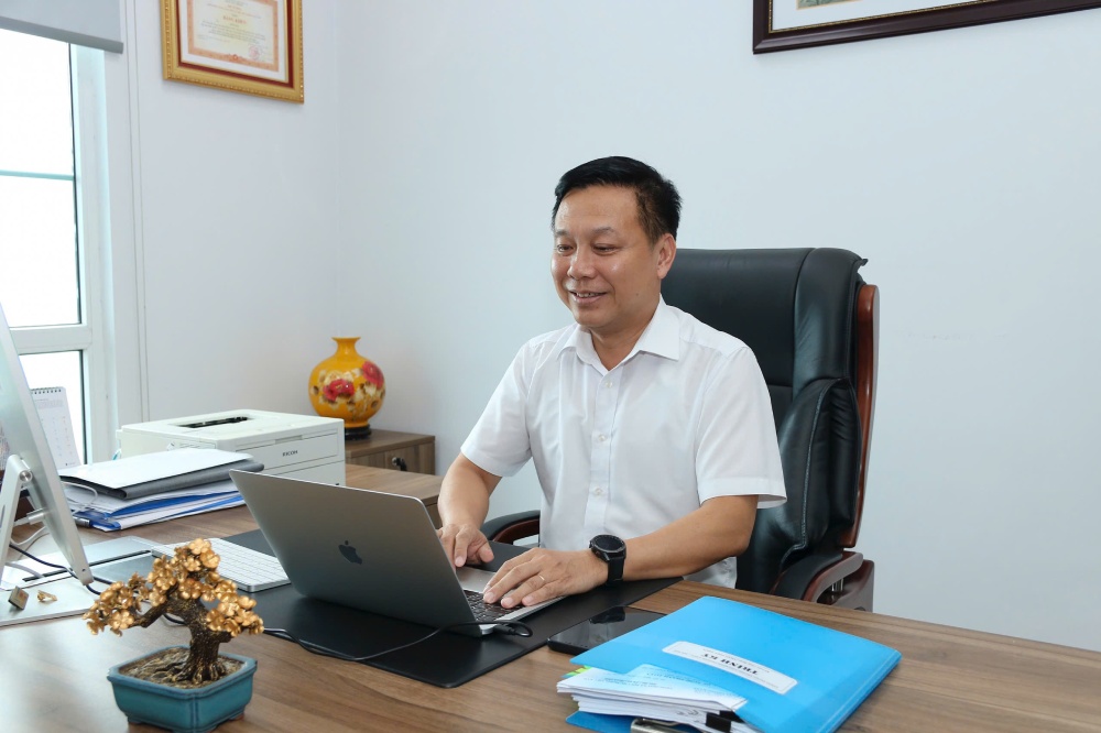 A la fois cadre syndical et dirigeant professionnel M. Tran Mai a de nombreuses initiatives qui sont appliquees dans la pratique. Photo : Xuan Hien