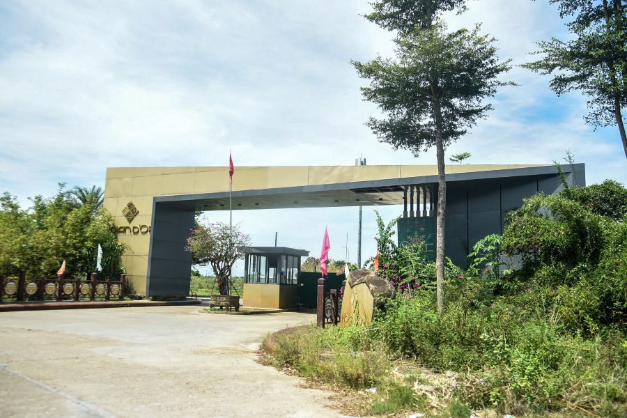 Cong vao du an Khu du lich sinh thai Con Bap tai phuong Hoi An. Anh: Viet Niem