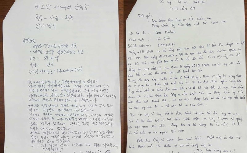 Korean citizens write letters of thanks to all officers and soldiers of the Immigration Department of Khanh Hoa Provincial Police. Photo: Provided by the police