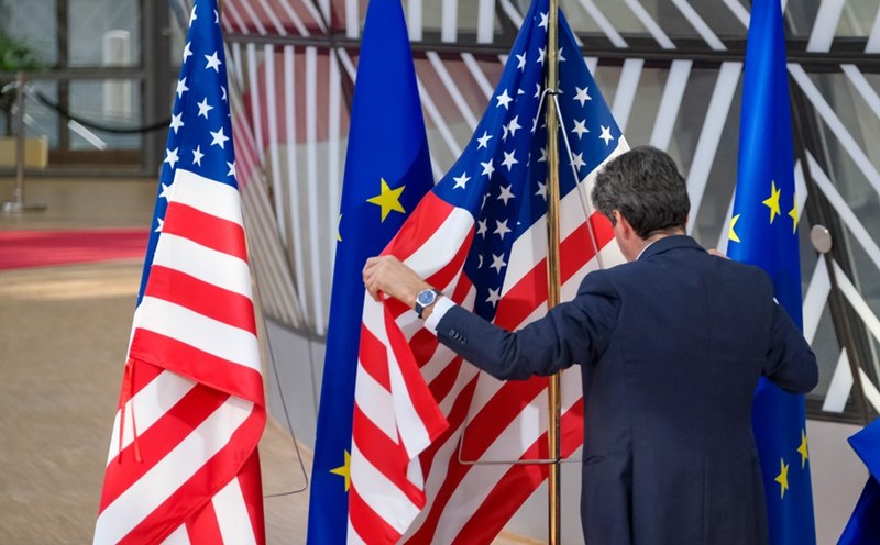 The US and EU flags at the European Council in Brussels, Belgium. Photo: Xinhua