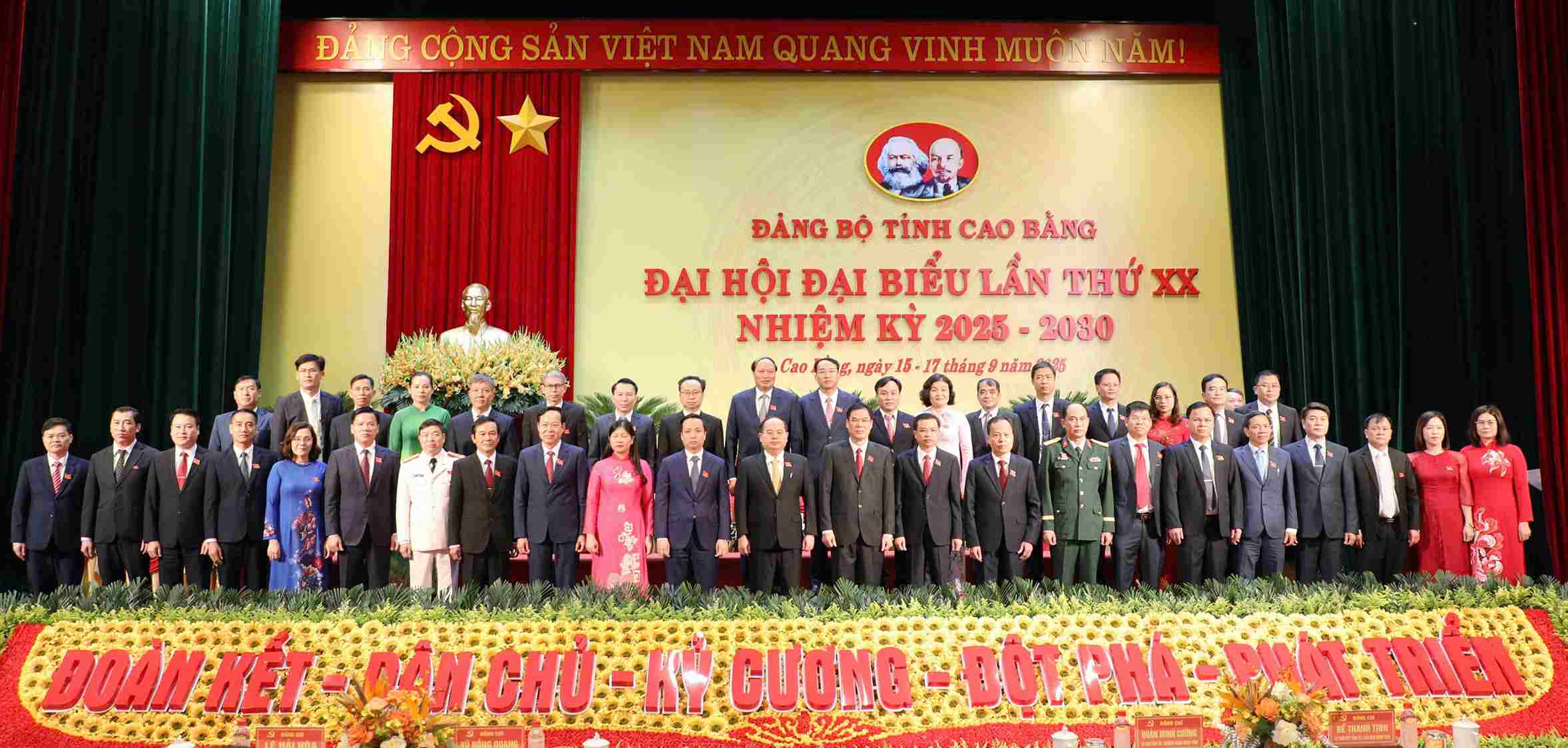 제20차 까오방성 당위원회 대표자 대회 준비 세션. 사진: Khanh Duy