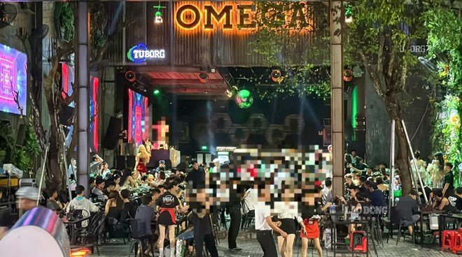 Hue connecte les cameras des bars et des pubs au centre de surveillance de la ville pour la gestion. Photo : Nguyen Luan