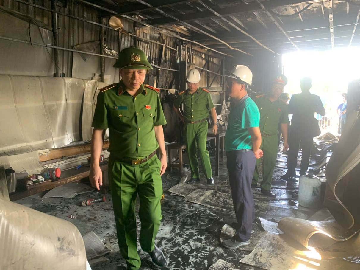 Thieu tuong Nguyen Hong Ky, Pho Giam doc Cong an TP Ha Noi truc tiep chi dao tai hien truong. Anh: Cong an Ha Noi