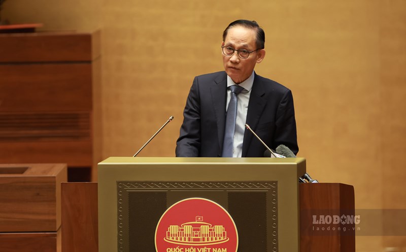 Secretary of the Party Central Committee, Acting Minister of Foreign Affairs Le Hoai Trung delivered a presentation on Resolution No. 59 of the Politburo. Photo: Hai Nguyen