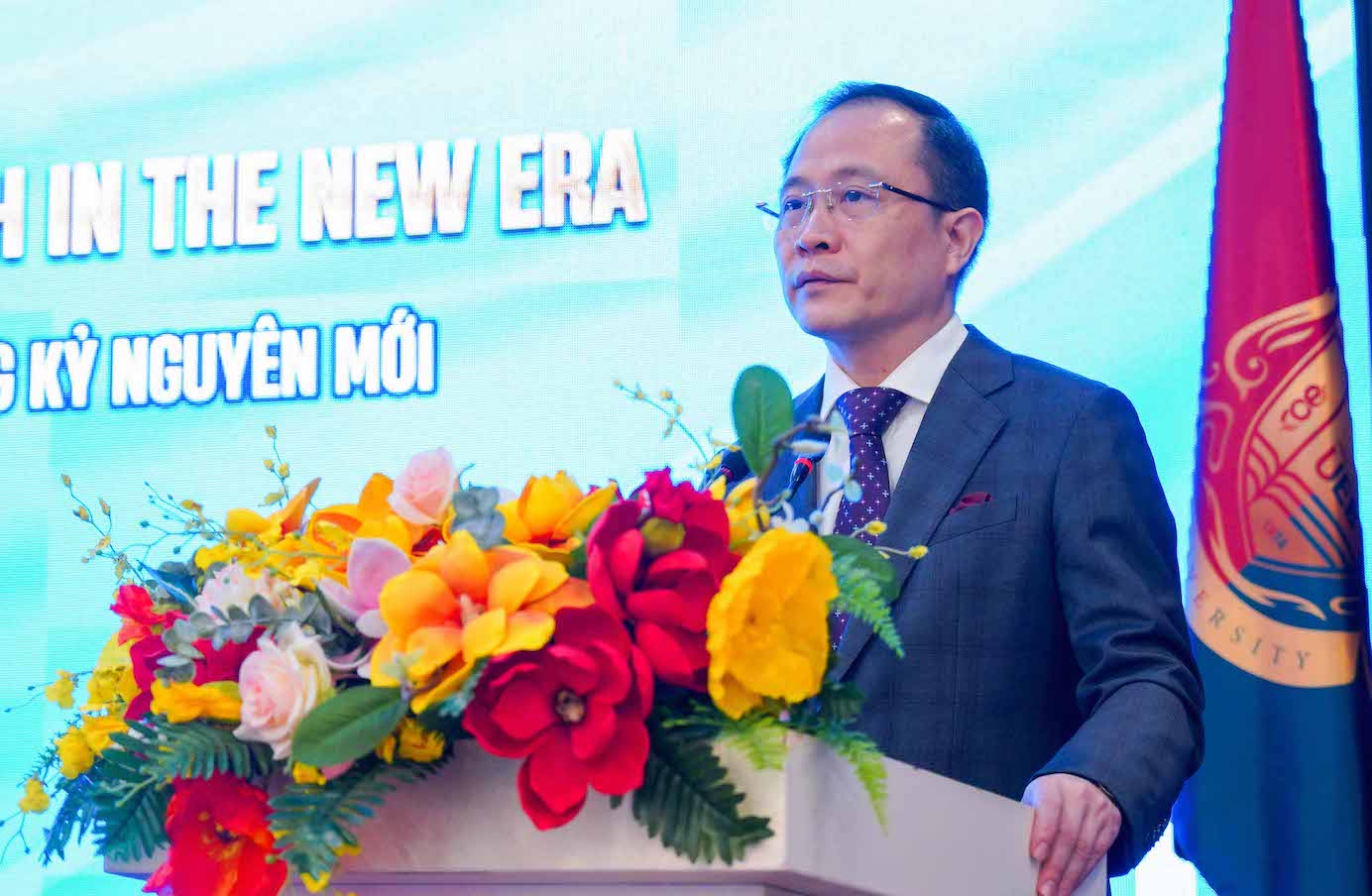 PGS.TS Le Trung Thanh, Hieu truong truong Dai hoc Kinh te, Dai hoc Quoc gia Ha Noi. Anh: Ban to chuc