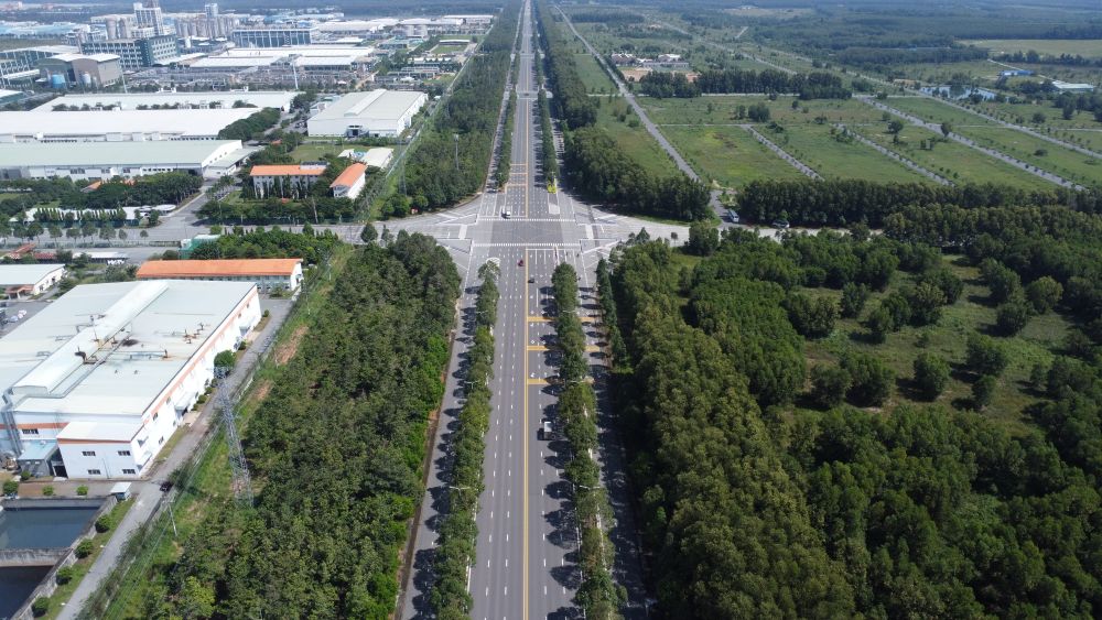 グリーン玉ねぎはバウバンの工業団地を囲んでいます。写真：Dinh Trong