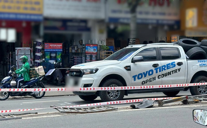Multiple collisions between cars and motorbikes injured 3 people in Ho Chi Minh City