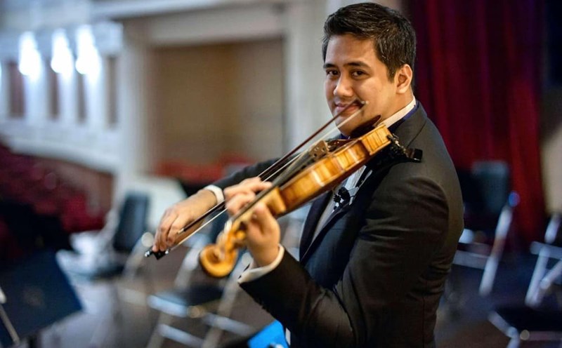 People's Artist Bui Cong Duy brought the concert program "Vivaldi & Beethoven" to the capital's audience. Photo: Character provided