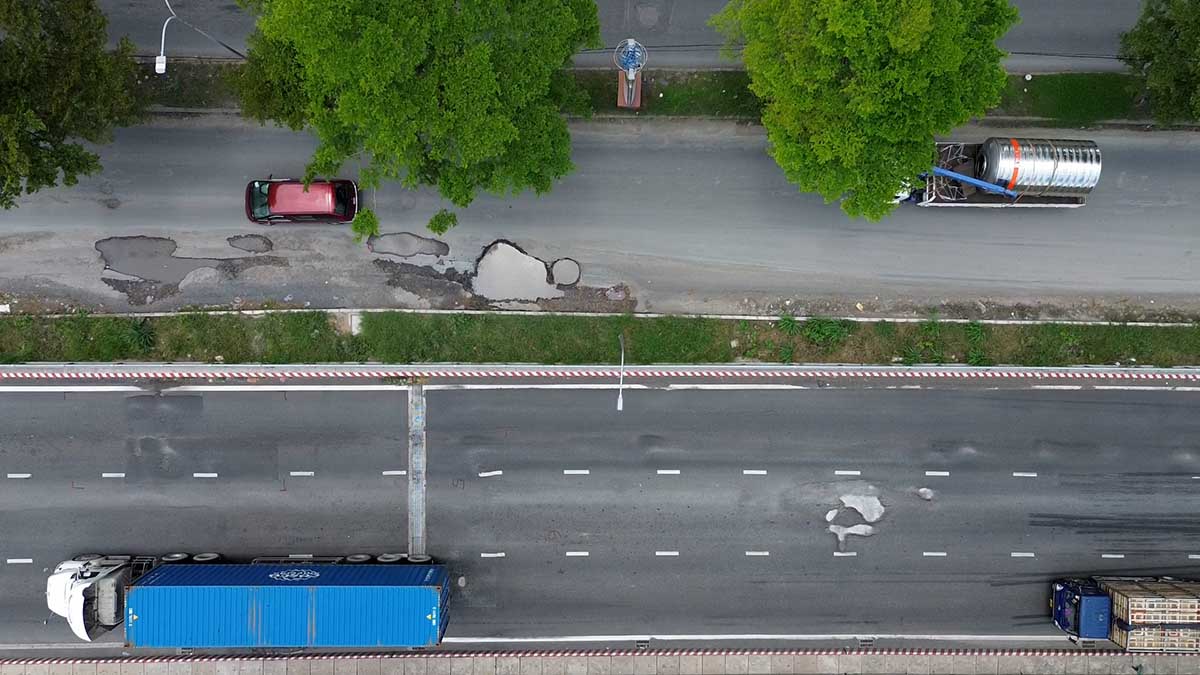 Nguyen Van Linh underpass in Ho Chi Minh City is deteriorating, the investor is committed to fixing it before September 30. Photo: Anh Tu