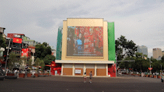 Dong Kinh Nghia Thuc Square changes to a new shirt, people wait for a modern symbol.