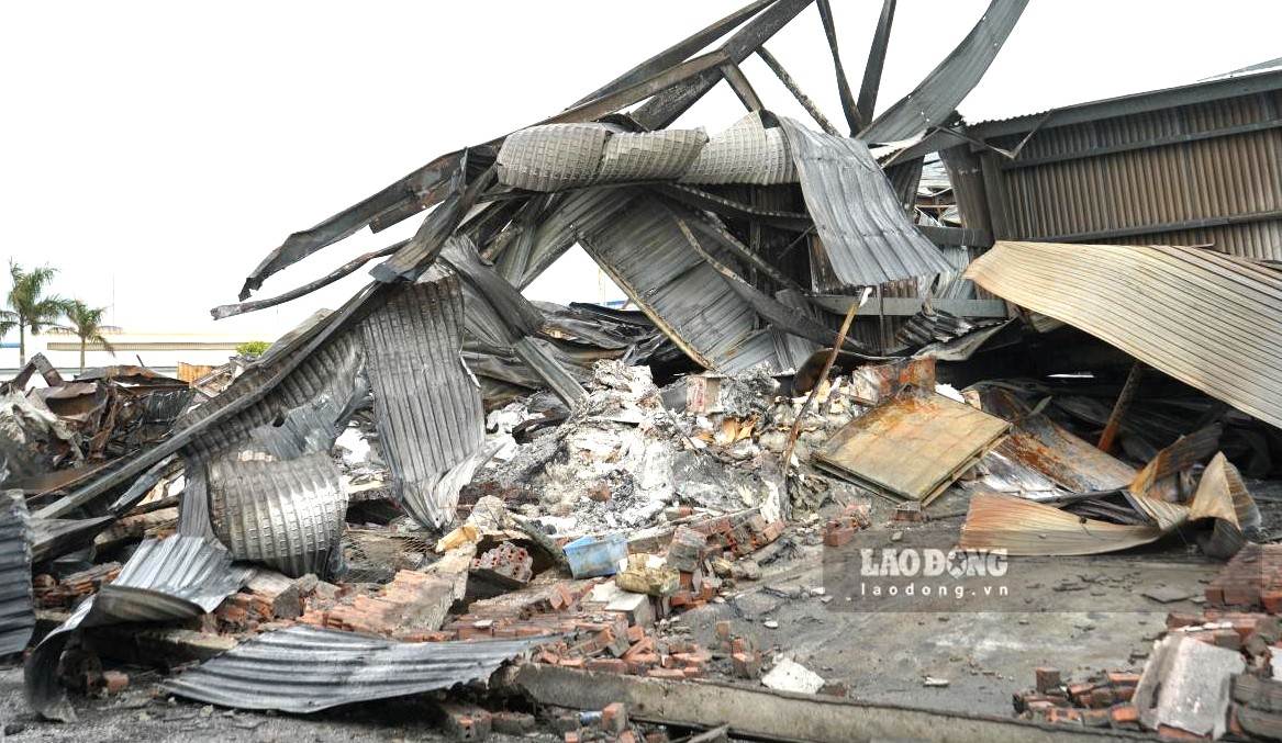 Hai Phong 市 Dò Son 工業団地 Cheng - V 有限会社での火災後の現場。写真:Mai Dung