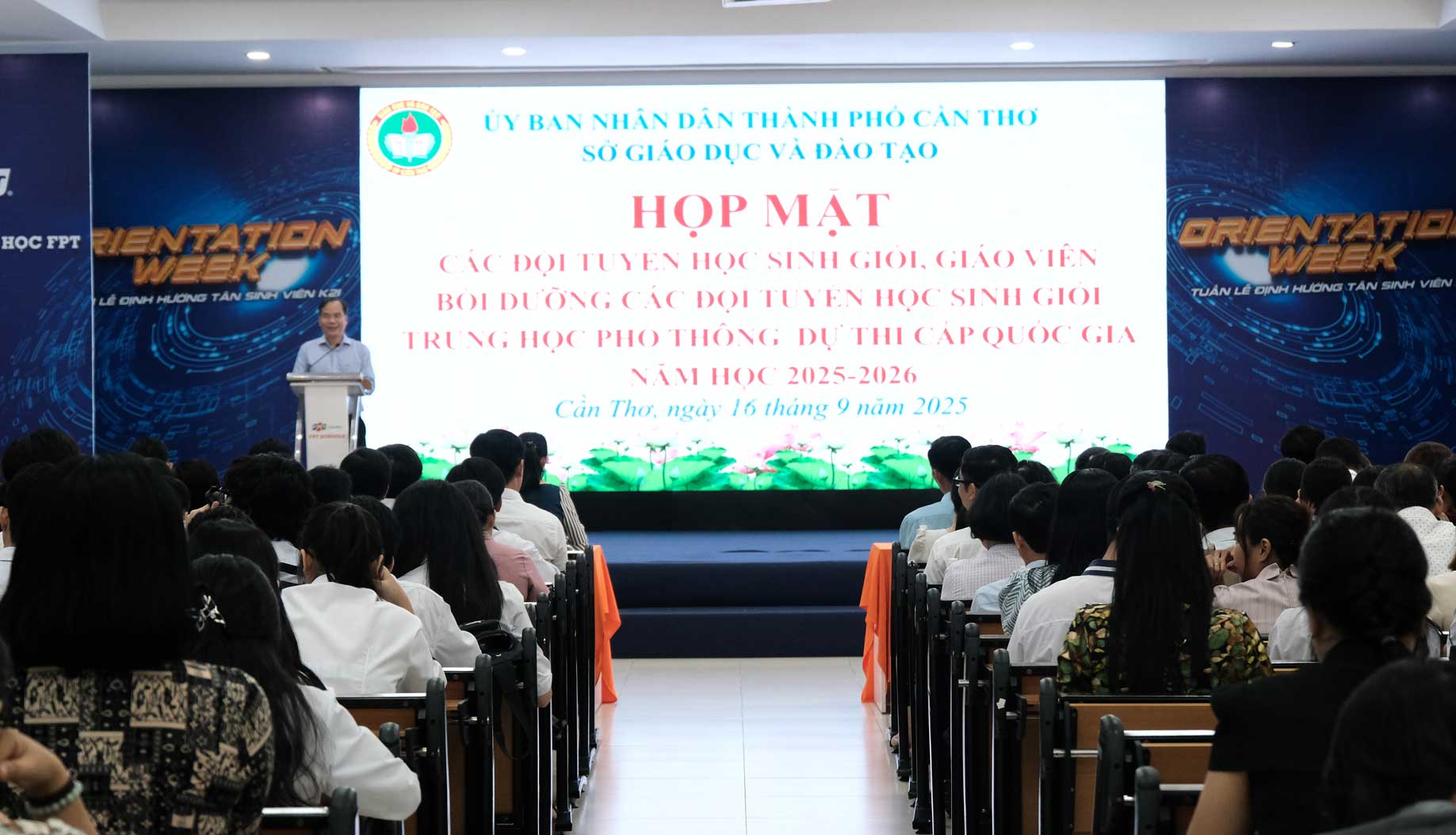 So GDDT TP Can Tho to chuc Hop mat cac doi tuyen hoc sinh gioi, giao vien boi duong cac doi tuyen hoc sinh gioi THPT du thi cap Quoc gia nam hoc 2025 - 2026. Anh: My Ly
