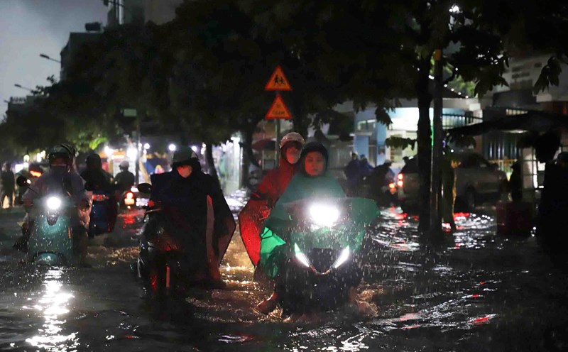 The Southern region welcomed a new heavy rain. Photo: Anh Tu