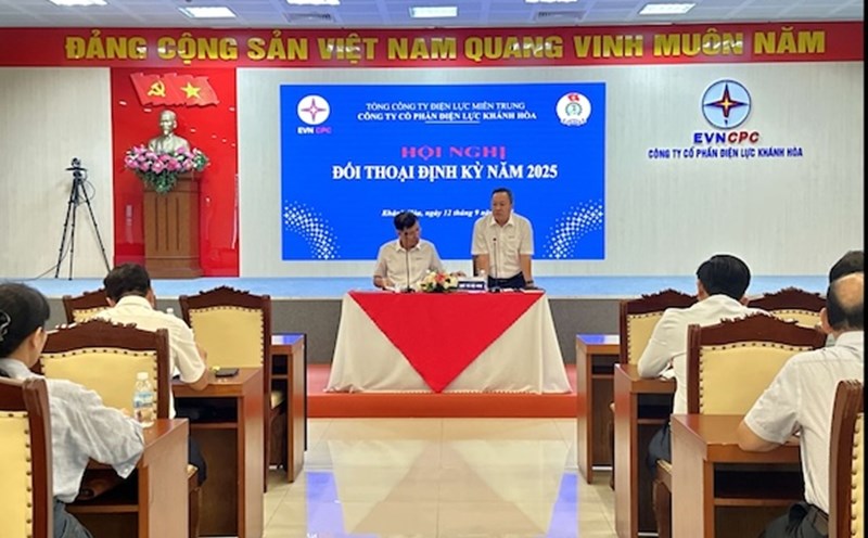 Periodic dialogue conference between the Company's Board of Directors and representatives of employees of Khanh Hoa Power Joint Stock Company. Photo: Hong Minh