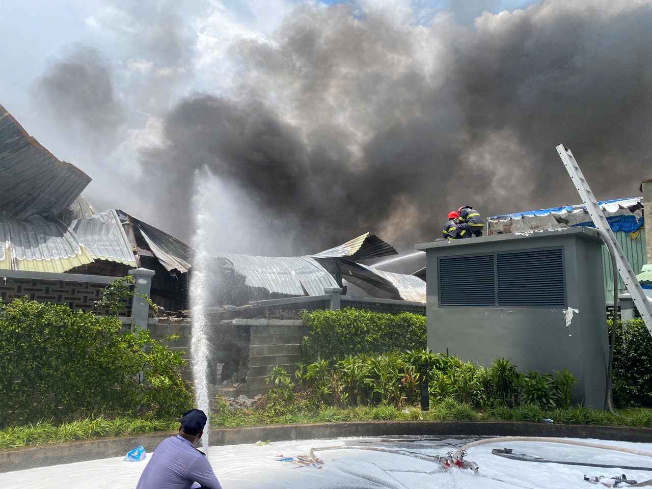 Thiet hai va nguyen nhan vu chay dang duoc dieu tra lam ro. Anh: Cong an cung cap