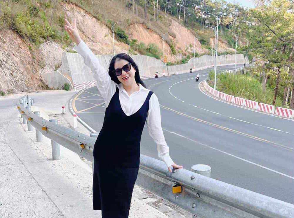 Sisters can combine the page with 2 grams of black and white to create dynamism for the style. Photo: Mai Ka