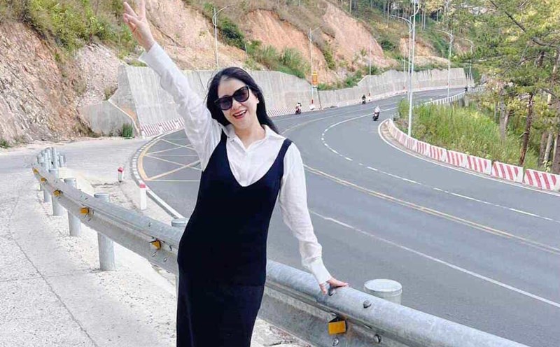 Sisters can combine the page with 2 grams of black and white to create dynamism for the style. Photo: Mai Ka