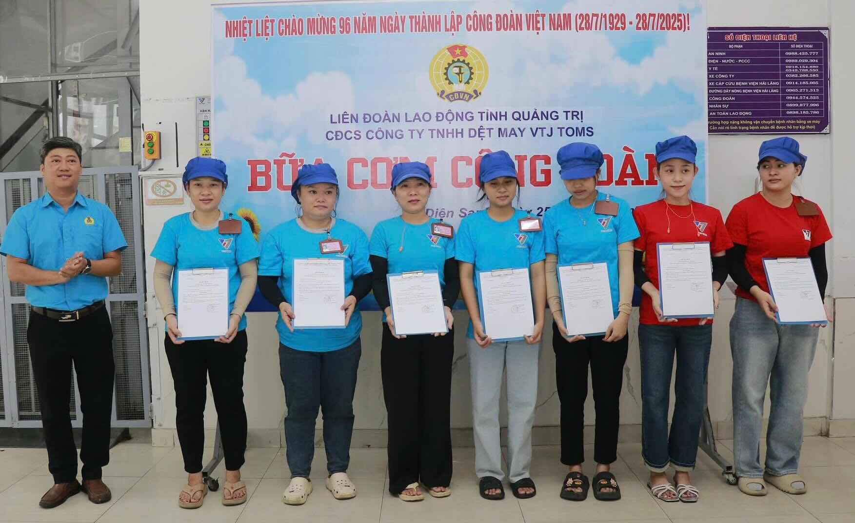 Reinscription de nouveaux membres syndicaux au programme 'Repas syndical'. Photo : Syndicat de Quang Tri