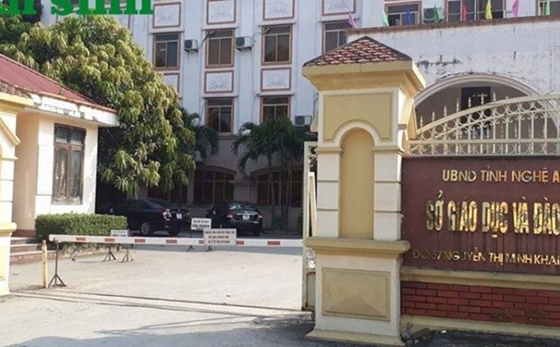 Nghe An Department of Education and Training requires schools to publicize and delay progress. Photo: Quang Dai